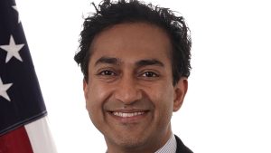 Read more about the article Controversial FDA Vaccine Regulator Steps Down